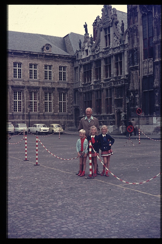 32.Brugge aug 1971 Papa,Brigitte,Marion,Peter.JPG